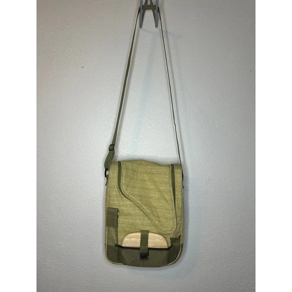 Picnic at‎ Ascot Woven Crossbody Bag with Wooden Cutting Board